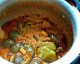 A picture of step 4 of Vangi shimla mirch masala bhaji.