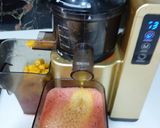 A picture of step 1 of Orange and carrot juice.