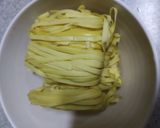 Foto langkah ke 1 dari resep Mi sayur.