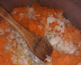 Foto del paso 1 de la receta: Morrones rellenos en estofado con papas