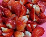 Foto langkah ke 2 dari resep Homemade Strawberry Jam 🍓.