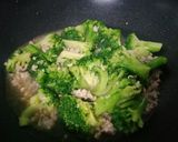รูปขั้นตอนการทำที่ 3 ของ บร็อคโคลี่หมูสับผัดน้ำมันหอย