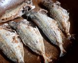 Hình bước làm 1 của món Cá chỉ vàng sốt cà