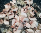 Foto del paso 3 de la receta: Pechuga de pavo en salsa cremosa de champiñones