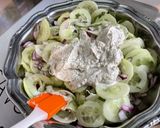 Une image de l'étape 8 de Salade de concombres et tomates au labneh, menthe et feta.