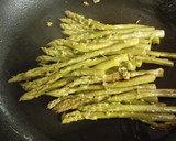 Foto del paso 5 de la receta: Bacalao en crema de eneldo con alcachofas y espárragos a la plancha