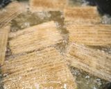 Foto langkah ke 3 dari resep Gedebog Pisang Crispy (Banana Stem Fritters).