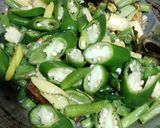 Foto langkah ke 2 dari resep Kikil Buncis Tumis Cabe Ijo.