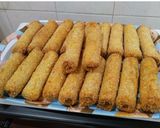 Foto langkah ke 4 dari resep Roti Tawar Gulung Sosis Keju.