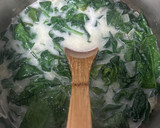 Foto del paso 2 de la receta: 506. Sopa de espinacas y almendras con gambas, manzana y huevos de codorniz (entrante)