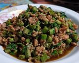 รูปขั้นตอนการทำที่ 9 ของ ผัดกระเพราหมูสับ V3 (สูตรเข้มข้น) สูตรจบ 😁😁😁