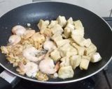 Foto langkah ke 3 dari resep Pad Thai / mie goreng khas Thailand.