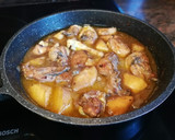 Foto del paso 5 de la receta: Pollo con manzana en salsa al vino tinto