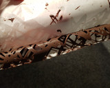 Foto del paso 4 de la receta: Como hacer decoraciones fáciles en chocolate para tortas