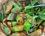 รูปขั้นตอนการทำที่ 3 ของ มะเขือยาวผัดพริกเผาโหระพา🌿เห็ดฟาง🍄🌶️