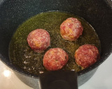 Foto del paso 2 de la receta: Albóndigas en salsa de calabaza, pimientos y tomate al orégano
