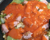 Foto del paso 2 de la receta: Longaniza de cerdo en salsa de tomate... para mojar pan!!!