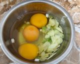 Foto langkah ke 1 dari resep Telur Dadar Kecap.