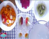 Foto langkah ke 2 dari resep Es Lilin Fruity Yoghurt 🍑🍍🍓🍇🍉.