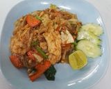 รูปขั้นตอนการทำที่ 6 ของ ก๋วยเตี๋ยวผัดซีอิ๊วไก่