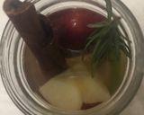 Foto langkah ke 3 dari resep Rosemary Apple Cinnamon Tea.