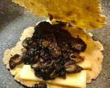 Foto del paso 14 de la receta: Quesadillas de jamón ibérico, tinga de pollo y setas con pico de gallo