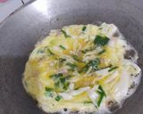 Foto langkah ke 3 dari resep Telur Dadar Kubis.