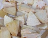 Hình bước làm 1 của món Dừa non, sa kê kho tàu