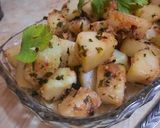 صورة لخطوة 2 من وصفة بطاطا بالثوم والكزبرة 🥔🧄🍽