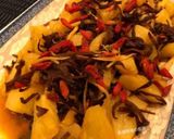 A picture of step 8 of Stir-Fried Pineapple with Shredded Ginger and Wood Ear Mushrooms.