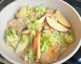 Foto del paso 4 de la receta: Pechuga de pollo con coliflor y manzana