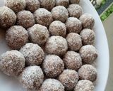 A picture of step 5 of Lotus biscoff biscuit truffle.