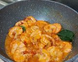 Foto langkah ke 3 dari resep Udang Saus Tomat.