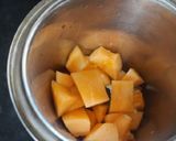 A picture of step 2 of Muskmelon almond milk shake.