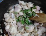 A picture of step 2 of Raw Cashew Curry.
