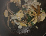Foto del paso 1 de la receta: Pasta con setas y quinoa