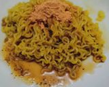 Foto langkah ke 3 dari resep Indomie goreng keju.