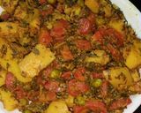 A picture of step 3 of Aloo methi matar gajar ki sabji.