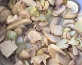 Foto del paso 1 de la receta: Salsa de pollo y champiñones
