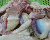 Hình bước làm 1 của món Vịt kho gừng