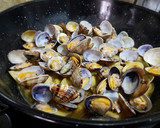 Foto del paso 5 de la receta: Alcachofas con almejas
