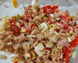 Foto del paso 4 de la receta: Empanada de atún y ensalada de cogollos con frutas