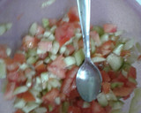 Foto del paso 2 de la receta: Ensalada de tomate y pepino a la mozzarella. 😋