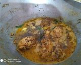 A picture of step 2 of Black pepper and curry leaves chicken.