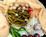 عکس مرحله 1 از دستور ترشی لوبیا سبز و پیاز solmaz