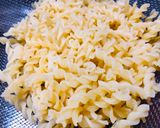 Foto langkah ke 1 dari resep Pasta mayo sosis super praktis.