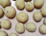 Foto langkah ke 4 dari resep Bola-Bola Ubi Isi Coklat.