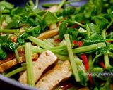 香芹炒豆干 - 適合炎夏的餐桌料理的食譜步驟4照片
