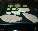 Foto del paso 2 de la receta: ✅🗣📢 Pechuga a la plancha con calabacín y berenjena