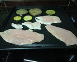 Foto del paso 2 de la receta: ✅🗣📢 Pechuga a la plancha con calabacín y berenjena
